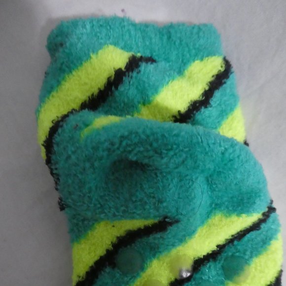 Super Soft Socks With Traction Bottoms and star eyes BNWOT - Picture 9 of 10